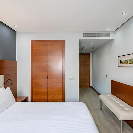 Dorma Coliseum מלון סנטנדר