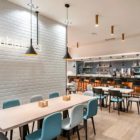 Dorma Coliseum מלון סנטנדר