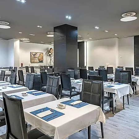 Dorma Coliseum מלון סנטנדר