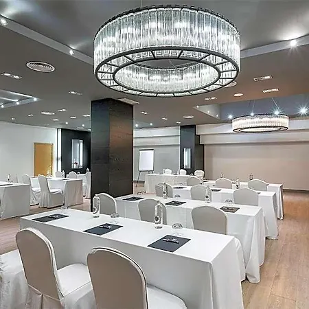 מלון Dorma Coliseum סנטנדר